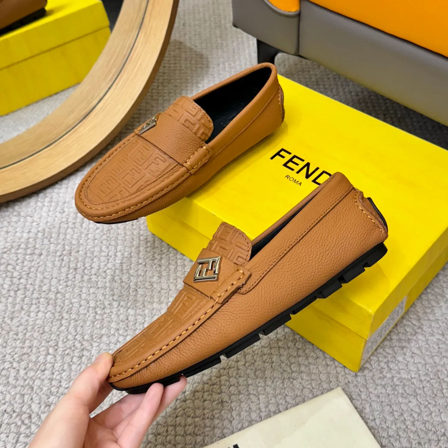 Men's shoes 💰420 [FENDI Fendi] 2⃣️0⃣️2⃣️5️⃣New Milan men's fashion lazy catwalk style ✅ fashionable casual beanie shoes, imported calfskin fabric, super smooth texture, sweat-absorbent and breathable, (sheepskin lining). Metal LOGO on the shoe body, Medusa avatar, irregular avatar, high-end craftsmanship logo✅ French Loft set foot design style 👟Low-key and elegant, great on-foot effect... Men's shoe size: 38-46 (4-12)